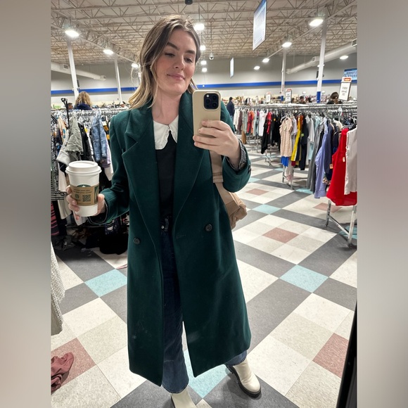 Hiya Pals! I’m your Posher, Kristen! ⭐️ - Picture 2 of 9